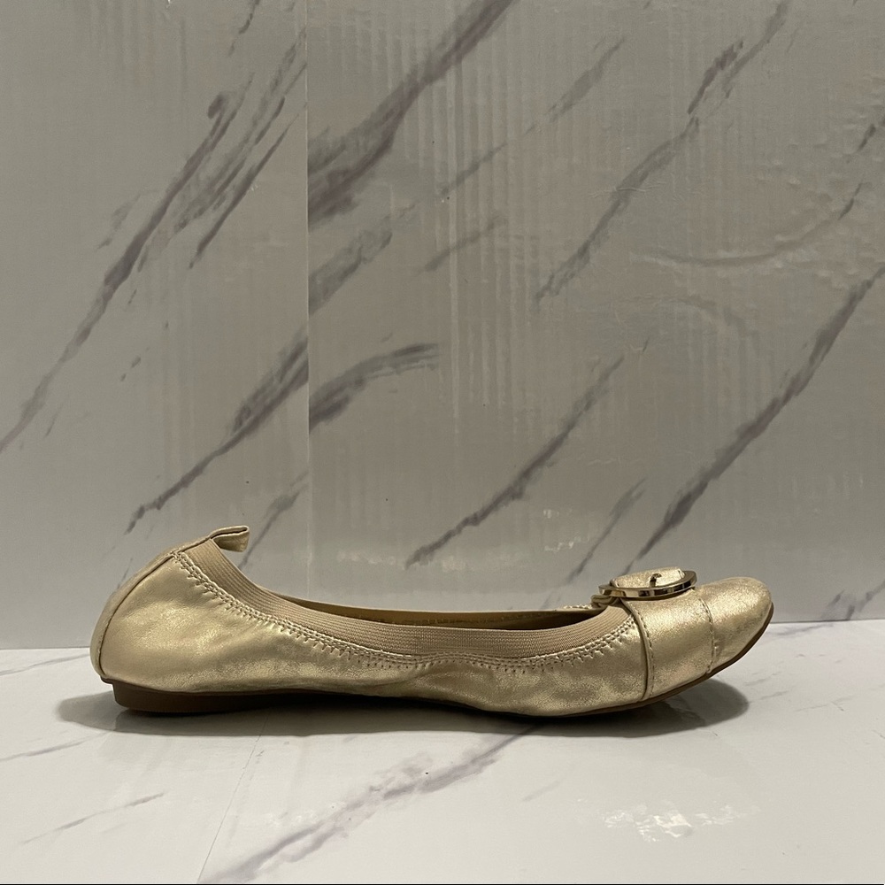 Womens Size 10 Golden Dressbarn Flats! LOOKS BRAND NEW!!